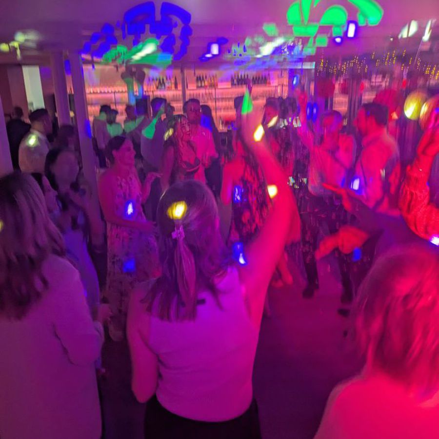 hochzeits-dj hamburg, mobiler diskjockey hochzeit, dj hochzeitsparty, dj hochzeitsfeier, dj hochzeit preis, dj für hochzeit suchen