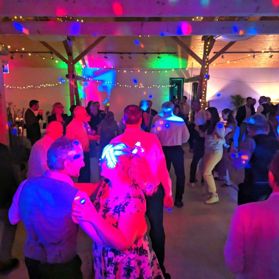 dj Ahrensburg, hochzeits-dj ahrensburg, mobiler diskjockey hochzeit, dj hochzeitsparty, dj hochzeitsfeier, dj hochzeit preis, dj für hochzeit suchen