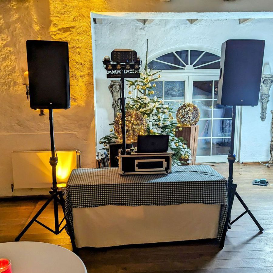 hochzeits-dj-in-hamburg-mobiler-diskjockey-event-geburtstag-weihnachtsfeier-firmenfeier