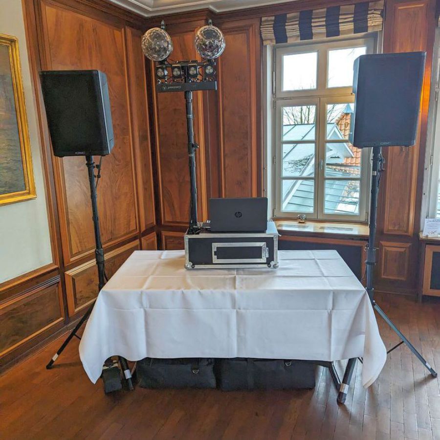 Hochzeits-DJ Ahrensburg & Umgebung - Mobiler Diskjockey für Events aller Art wie Geburtstag, Firmenfeier, Weihnachtsfeier - Party DJ Ahrensburg