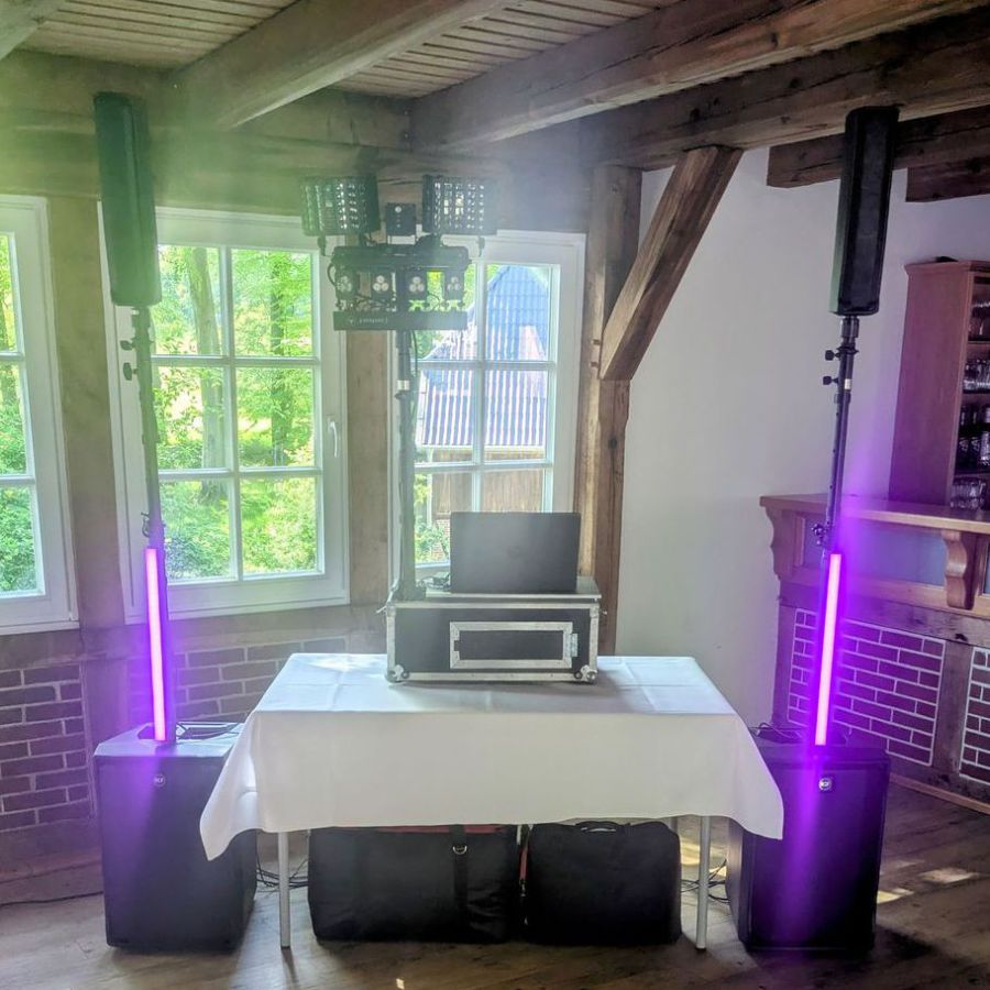 Hochzeits-DJ Ahrensburg & Umgebung - Mobiler Diskjockey für Events aller Art wie Geburtstag, Firmenfeier, Weihnachtsfeier - Party DJ Ahrensburg