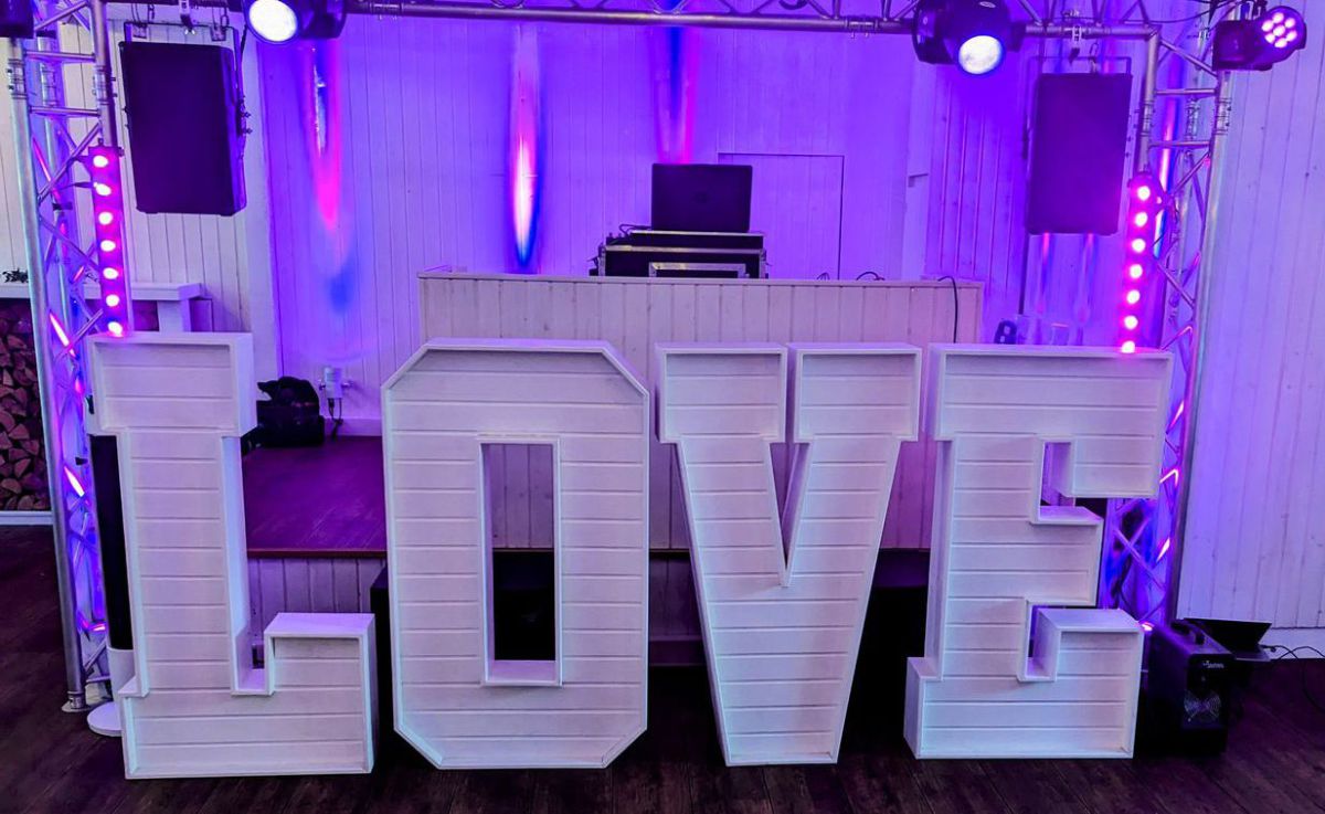 Hochzeits-DJ Hamburg, DJ für Hochzeit, DJ Hochzeitsfeier, DJ Hochzeitsparty, Diskjockey Hochzeit, DJ Hochzeit Preis, DJ Hochzeit kosten