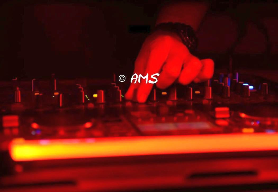 DJ Hamburg Hochzeit und Geburtstag und Firmenfeier und Events